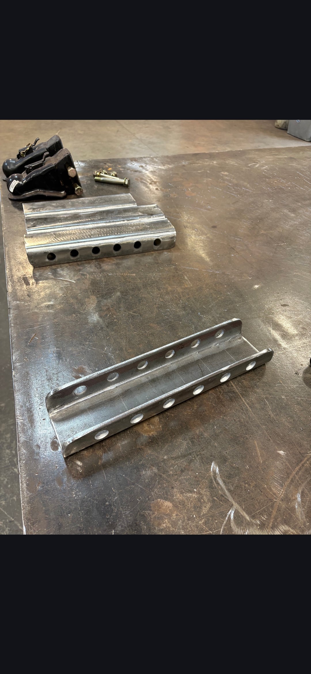 Adjustable hitch channels